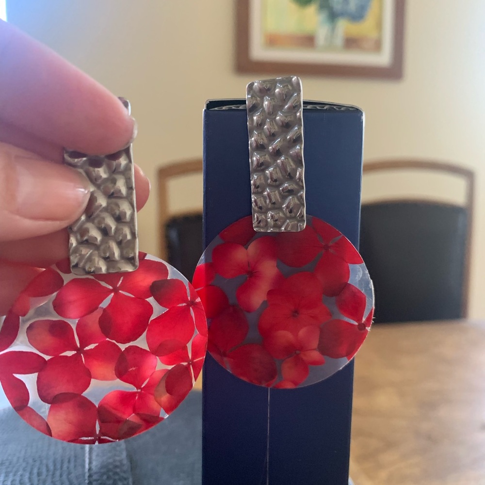 Silver and plastic flower earrings.